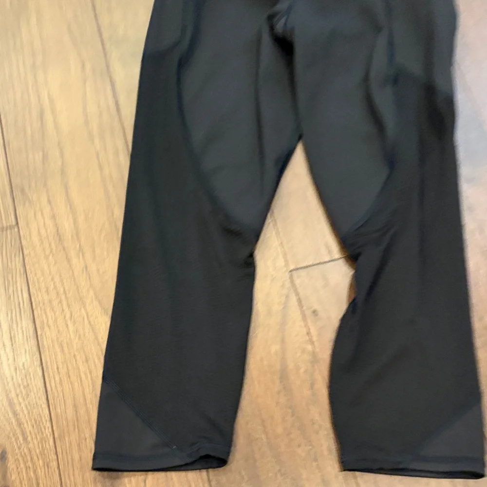 Athleta Mesh Contender Capri Size XS Black - C18-002